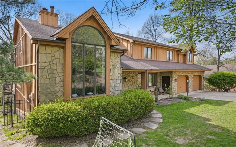 4616 WINDBROOK, Murrysville, 15668, 5 Bedrooms Bedrooms, 14 Rooms Rooms,4.1 BathroomsBathrooms,Residential,For Sale,WINDBROOK,1701196