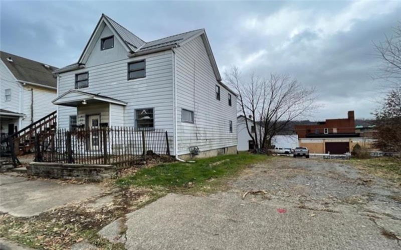 1025 Kenneth Ave, New Kensington, 15068, ,Multi-unit,For Sale,Kenneth Ave,1701293
