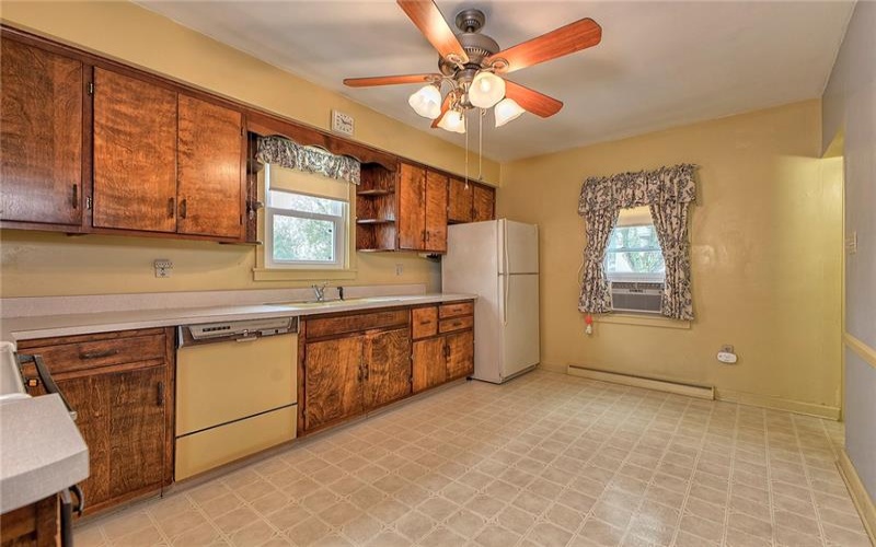 28 Monroe St, Latrobe, 15650, 3 Bedrooms Bedrooms, 8 Rooms Rooms,1 BathroomBathrooms,Residential,For Sale,Monroe St,1701311
