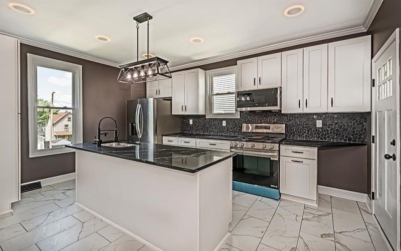 1741 Freeport Road, New Kensington, 15068, 4 Bedrooms Bedrooms, 7 Rooms Rooms,2.1 BathroomsBathrooms,Residential,For Sale,Freeport Road,1709895