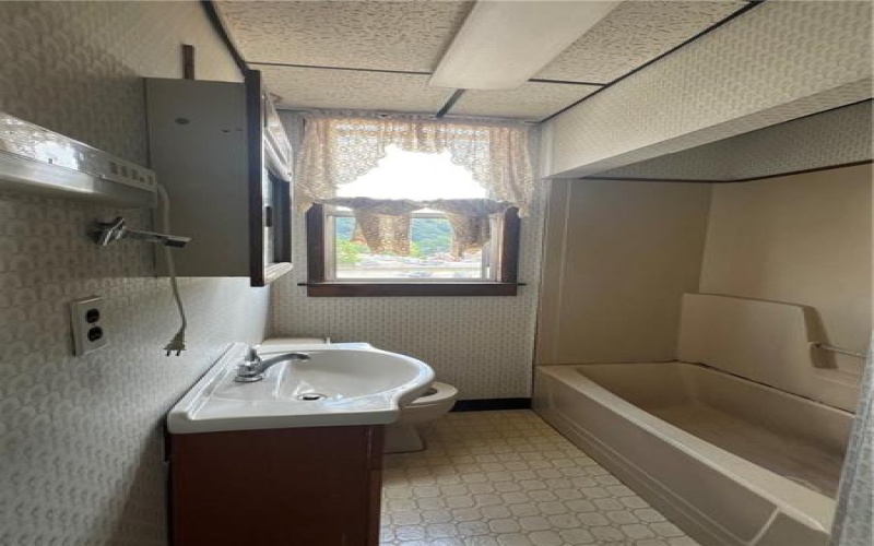 306 & 308 Fallowfield Ave, Charleroi, 15022, 6 Bedrooms Bedrooms, ,4.1 BathroomsBathrooms,Residential,For Sale,Fallowfield Ave,1710227