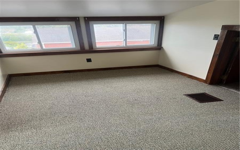 400 Olive Ave, North Charleroi, 15022, 3 Bedrooms Bedrooms, 7 Rooms Rooms,1 BathroomBathrooms,Residential,For Sale,Olive Ave,1721211
