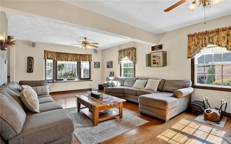 17 Mulberry Ct, Coal Center, 15423, 4 Bedrooms Bedrooms, 8 Rooms Rooms,2.1 BathroomsBathrooms,Residential,For Sale,Mulberry Ct,1721214