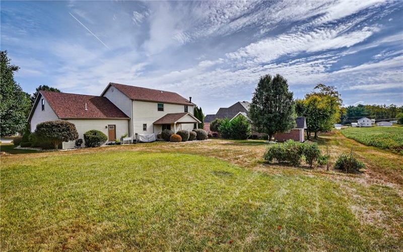 17 Mulberry Ct, Coal Center, 15423, 4 Bedrooms Bedrooms, 8 Rooms Rooms,2.1 BathroomsBathrooms,Residential,For Sale,Mulberry Ct,1721214