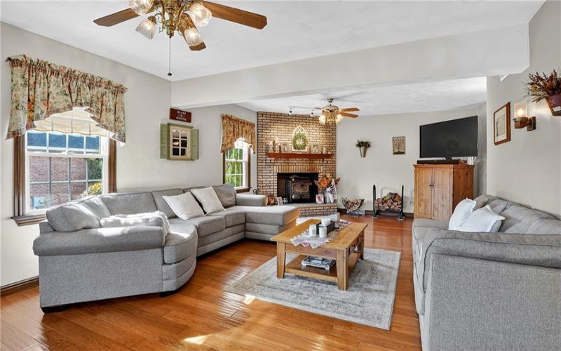 17 Mulberry Ct, Coal Center, 15423, 4 Bedrooms Bedrooms, 8 Rooms Rooms,2.1 BathroomsBathrooms,Residential,For Sale,Mulberry Ct,1721214