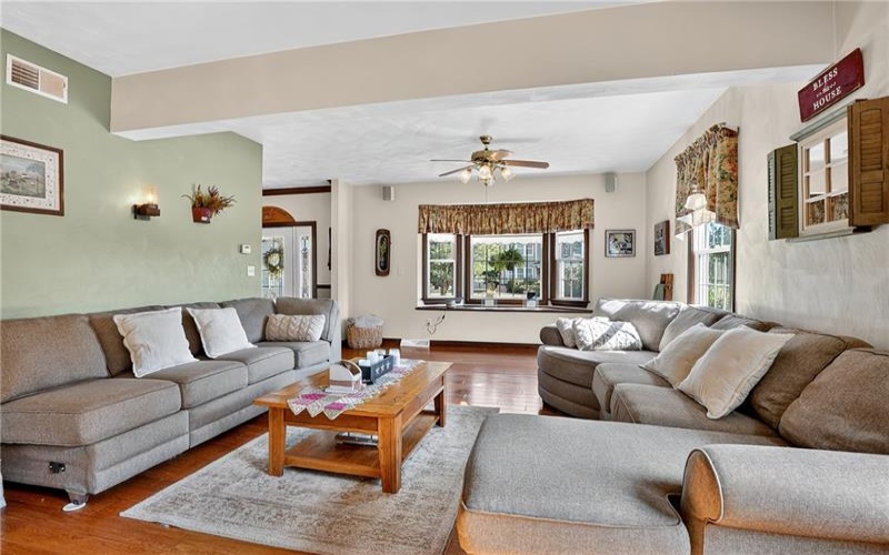 17 Mulberry Ct, Coal Center, 15423, 4 Bedrooms Bedrooms, 8 Rooms Rooms,2.1 BathroomsBathrooms,Residential,For Sale,Mulberry Ct,1721214