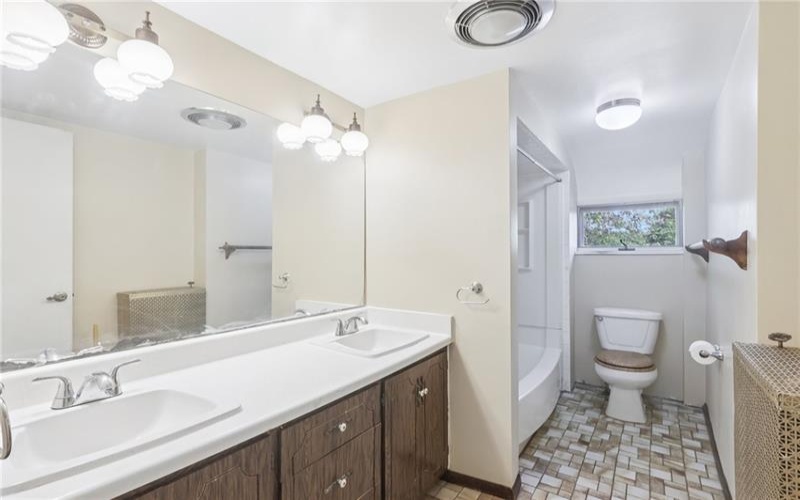 357 Keystone Dr, New Kensington, 15068, 4 Bedrooms Bedrooms, ,2 BathroomsBathrooms,Residential,For Sale,Keystone Dr,1711087