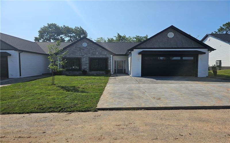 816 TENTH St, Youngwood, 15697, 2 Bedrooms Bedrooms, ,3 BathroomsBathrooms,Residential,For Sale,TENTH St,1711421