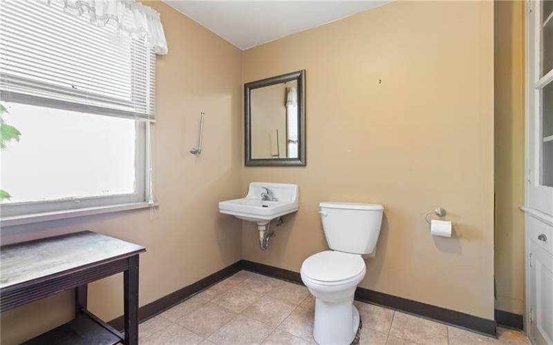 27 College St, Washington, 15301, ,Commercial-industrial-business,For Sale,College St,1721593