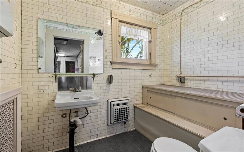 27 College St, Washington, 15301, ,Commercial-industrial-business,For Sale,College St,1721593