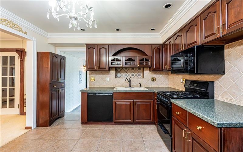 4045 Blue Willow, Irwin, 15642, 2 Bedrooms Bedrooms, 10 Rooms Rooms,2 BathroomsBathrooms,Residential,For Sale,Blue Willow,1711589