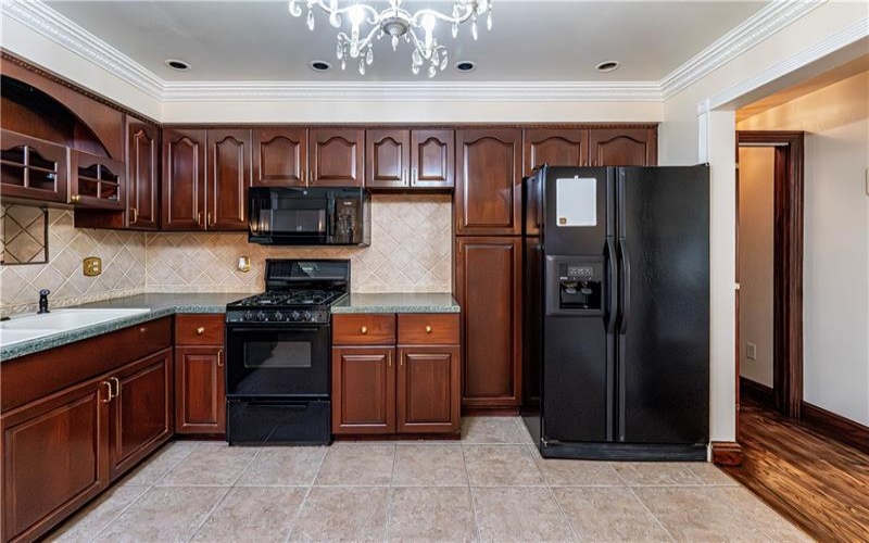 4045 Blue Willow, Irwin, 15642, 2 Bedrooms Bedrooms, 10 Rooms Rooms,2 BathroomsBathrooms,Residential,For Sale,Blue Willow,1711589