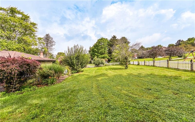 4045 Blue Willow, Irwin, 15642, 2 Bedrooms Bedrooms, 10 Rooms Rooms,2 BathroomsBathrooms,Residential,For Sale,Blue Willow,1711589
