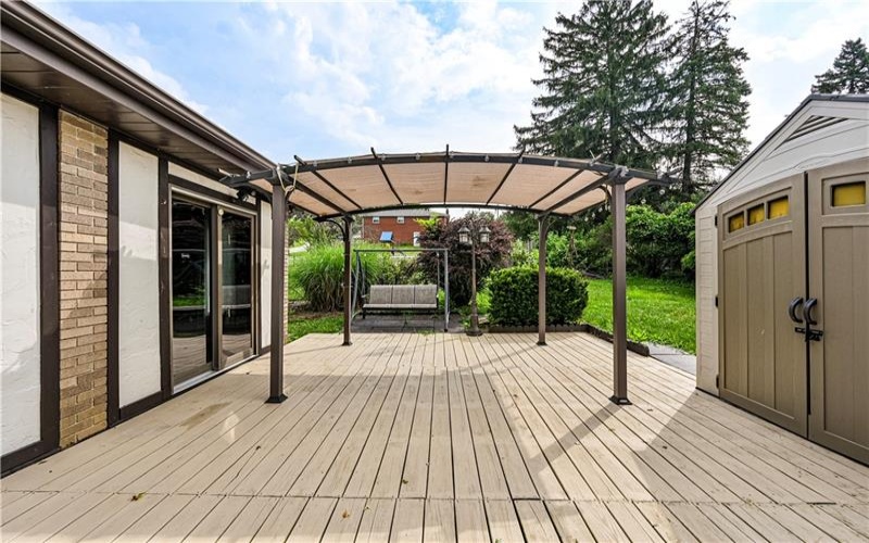 4045 Blue Willow, Irwin, 15642, 2 Bedrooms Bedrooms, 10 Rooms Rooms,2 BathroomsBathrooms,Residential,For Sale,Blue Willow,1711589