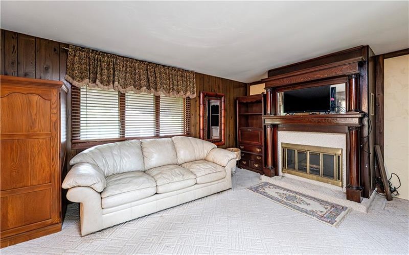 4045 Blue Willow, Irwin, 15642, 2 Bedrooms Bedrooms, 10 Rooms Rooms,2 BathroomsBathrooms,Residential,For Sale,Blue Willow,1711589