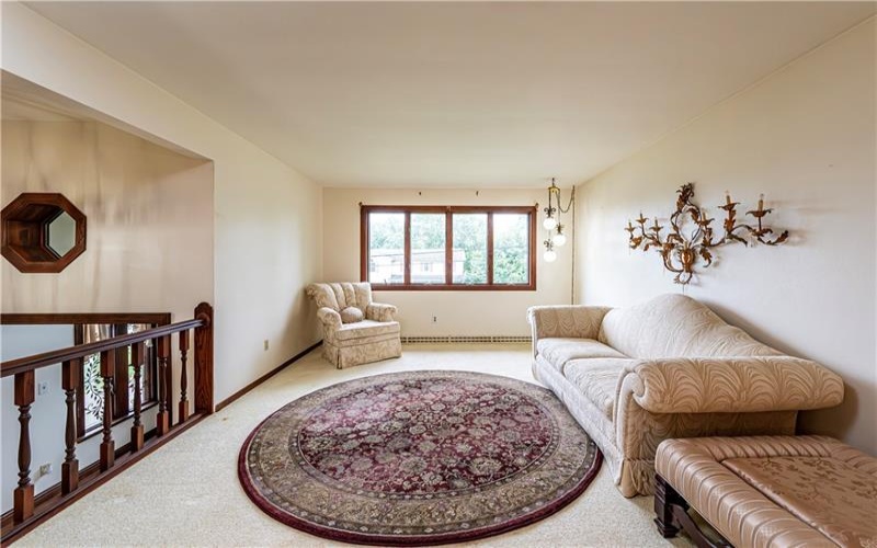 4045 Blue Willow, Irwin, 15642, 2 Bedrooms Bedrooms, 10 Rooms Rooms,2 BathroomsBathrooms,Residential,For Sale,Blue Willow,1711589