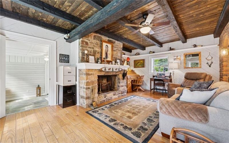 513 Austraw Rd, Ligonier, 15658, 4 Bedrooms Bedrooms, ,4.2 BathroomsBathrooms,Residential,For Sale,Austraw Rd,1711628