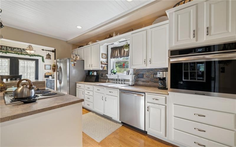 1200 Hahntown Wendel Rd, Irwin, 15642, 3 Bedrooms Bedrooms, 12 Rooms Rooms,2.1 BathroomsBathrooms,Residential,For Sale,Hahntown Wendel Rd,1721909