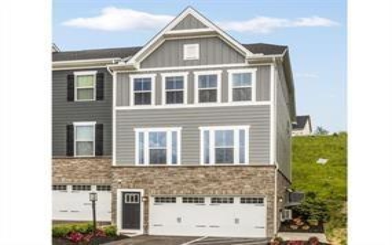 231 Yellowwood Court, Washington, 15301, 3 Bedrooms Bedrooms, 7 Rooms Rooms,2.1 BathroomsBathrooms,Residential,For Sale,Yellowwood Court,1711954