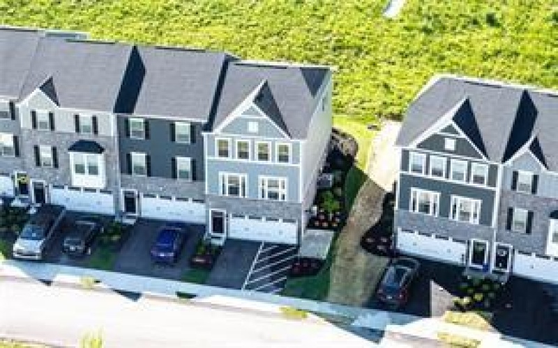 231 Yellowwood Court, Washington, 15301, 3 Bedrooms Bedrooms, 7 Rooms Rooms,2.1 BathroomsBathrooms,Residential,For Sale,Yellowwood Court,1711954