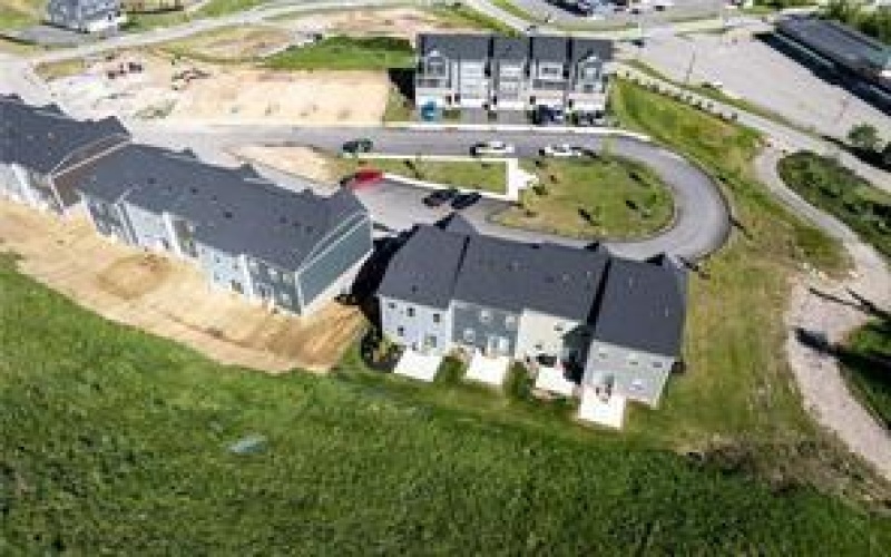 231 Yellowwood Court, Washington, 15301, 3 Bedrooms Bedrooms, 7 Rooms Rooms,2.1 BathroomsBathrooms,Residential,For Sale,Yellowwood Court,1711954