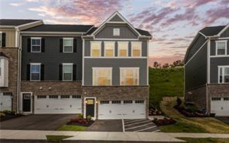231 Yellowwood Court, Washington, 15301, 3 Bedrooms Bedrooms, 7 Rooms Rooms,2.1 BathroomsBathrooms,Residential,For Sale,Yellowwood Court,1711954