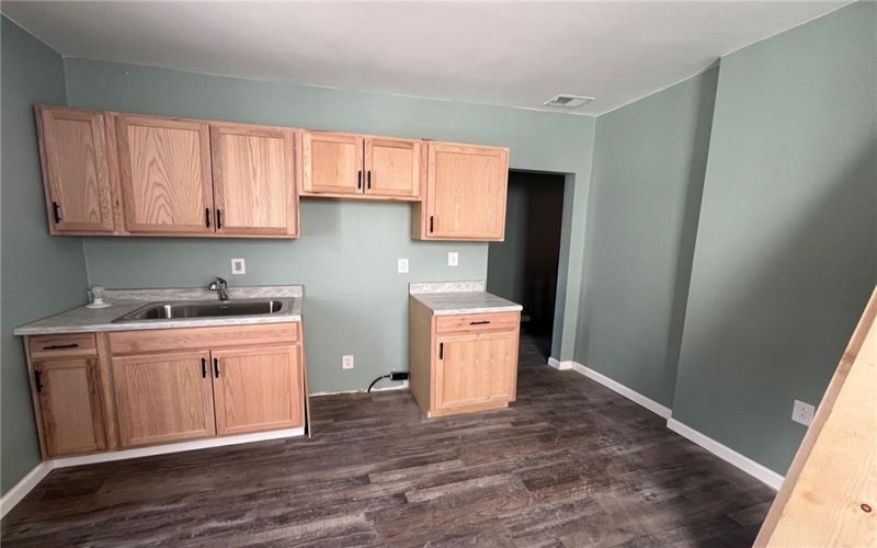 226 Fifth Street, Jeannette, 15644, 2 Bedrooms Bedrooms, 7 Rooms Rooms,1 BathroomBathrooms,Residential,For Sale,Fifth Street,1712641
