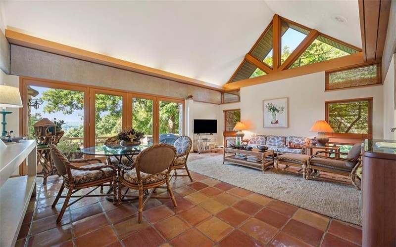 311 Hillcrest Dr, New Kensington, 15068, 5 Bedrooms Bedrooms, ,4.1 BathroomsBathrooms,Residential,For Sale,Hillcrest Dr,1722543