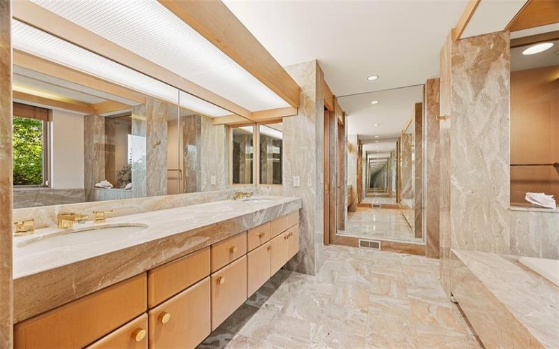 311 Hillcrest Dr, New Kensington, 15068, 5 Bedrooms Bedrooms, ,4.1 BathroomsBathrooms,Residential,For Sale,Hillcrest Dr,1722543