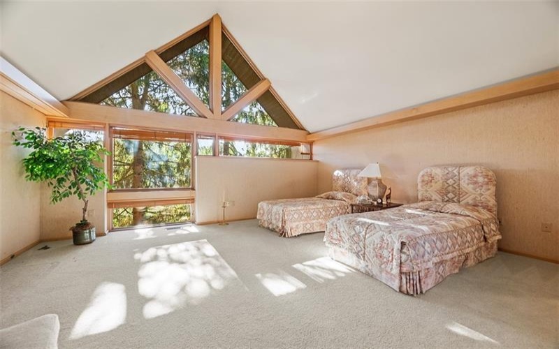 311 Hillcrest Dr, New Kensington, 15068, 5 Bedrooms Bedrooms, ,4.1 BathroomsBathrooms,Residential,For Sale,Hillcrest Dr,1722543