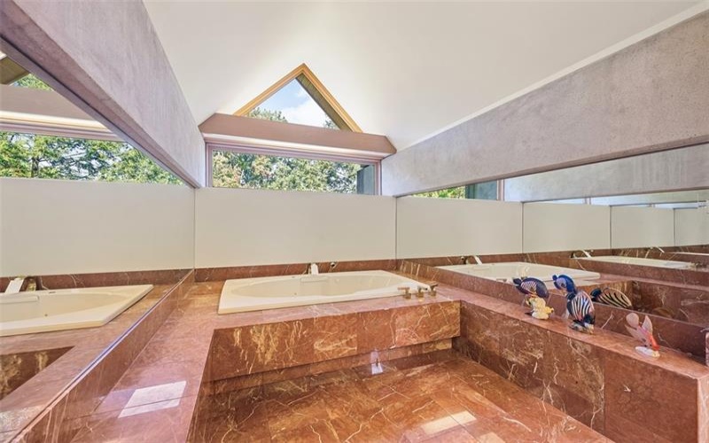 311 Hillcrest Dr, New Kensington, 15068, 5 Bedrooms Bedrooms, ,4.1 BathroomsBathrooms,Residential,For Sale,Hillcrest Dr,1722543