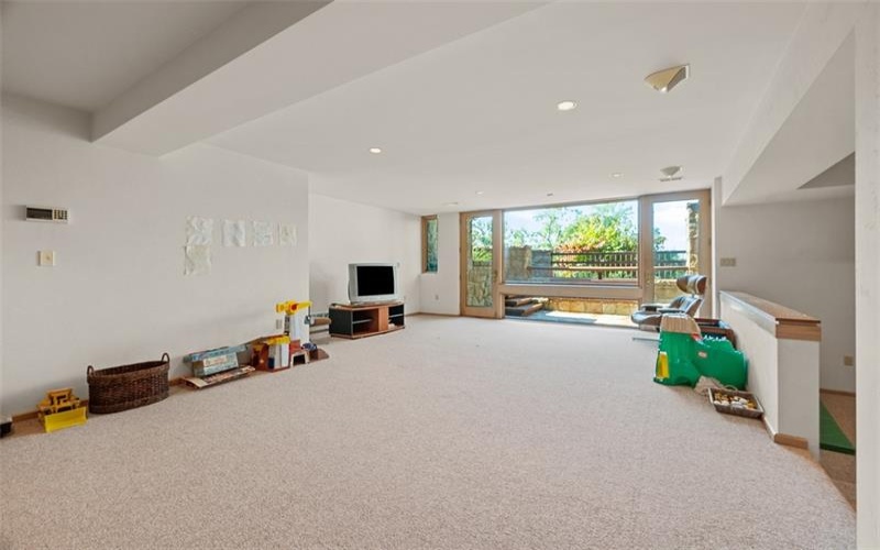 311 Hillcrest Dr, New Kensington, 15068, 5 Bedrooms Bedrooms, ,4.1 BathroomsBathrooms,Residential,For Sale,Hillcrest Dr,1722543