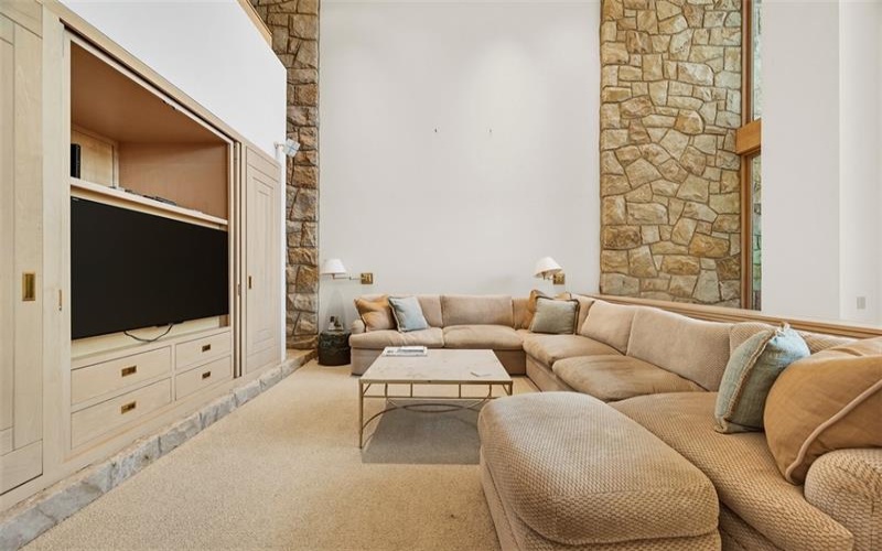 311 Hillcrest Dr, New Kensington, 15068, 5 Bedrooms Bedrooms, ,4.1 BathroomsBathrooms,Residential,For Sale,Hillcrest Dr,1722543