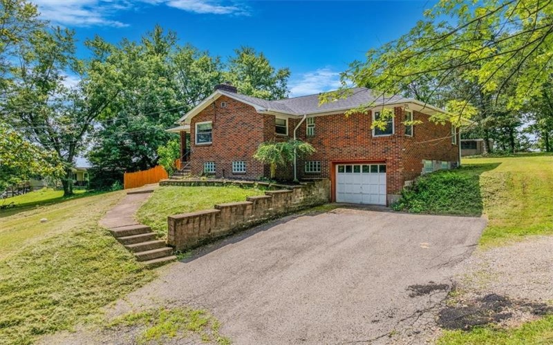 104 LINDEN ROAD, Canonsburg, 15317, 2 Bedrooms Bedrooms, 9 Rooms Rooms,1.1 BathroomsBathrooms,Residential,For Sale,LINDEN ROAD,1713840