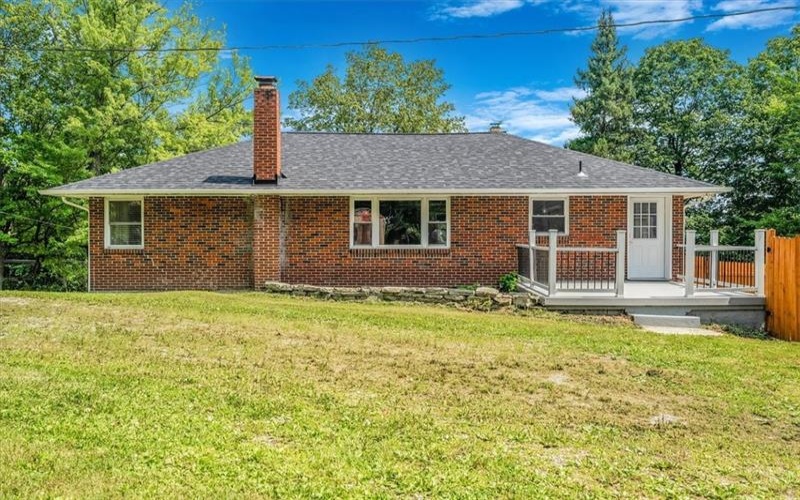 104 LINDEN ROAD, Canonsburg, 15317, 2 Bedrooms Bedrooms, 9 Rooms Rooms,1.1 BathroomsBathrooms,Residential,For Sale,LINDEN ROAD,1713840