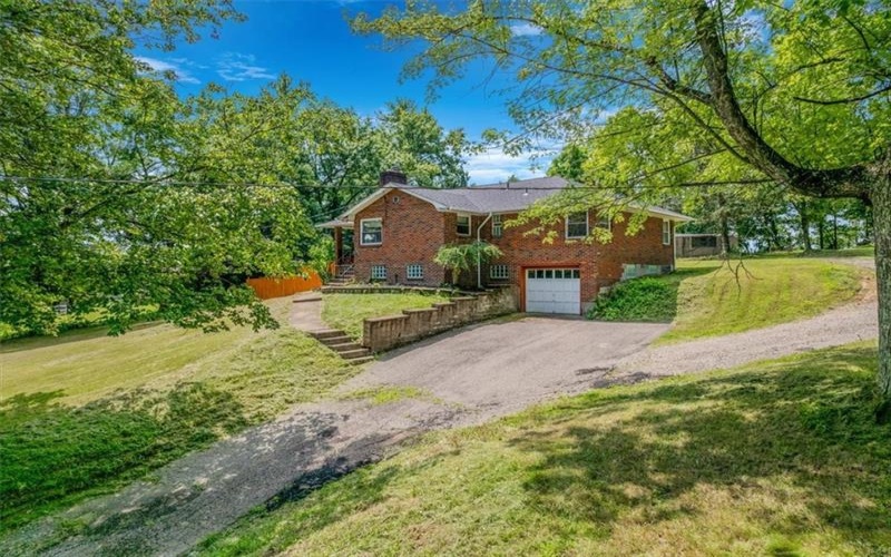 104 LINDEN ROAD, Canonsburg, 15317, 2 Bedrooms Bedrooms, 9 Rooms Rooms,1.1 BathroomsBathrooms,Residential,For Sale,LINDEN ROAD,1713840