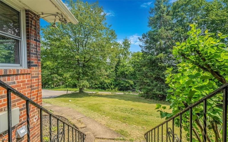 104 LINDEN ROAD, Canonsburg, 15317, 2 Bedrooms Bedrooms, 9 Rooms Rooms,1.1 BathroomsBathrooms,Residential,For Sale,LINDEN ROAD,1713840