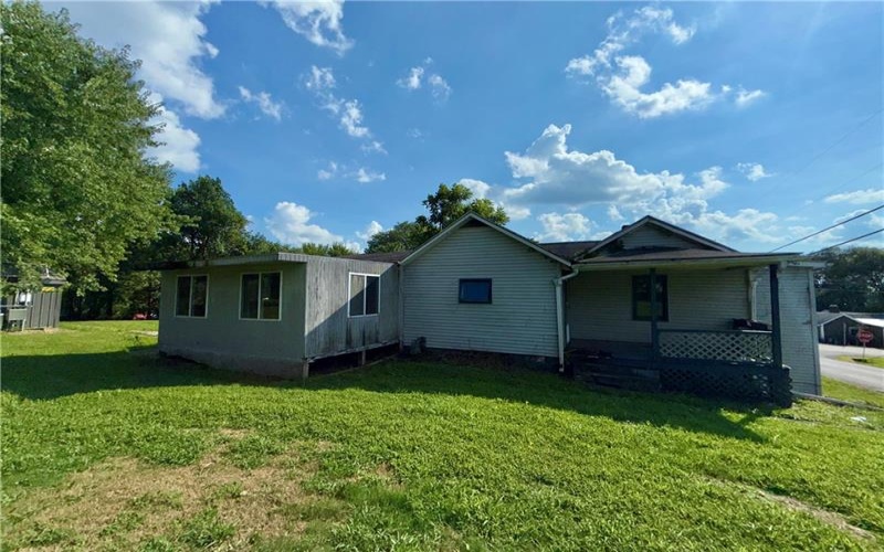 304 Narrows Rd, Connellsville, 15425, 2 Bedrooms Bedrooms, ,1 BathroomBathrooms,Residential,For Sale,Narrows Rd,1714542