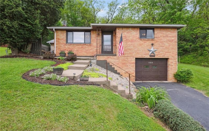 233 Valley Rd, Canonsburg, 15317, 3 Bedrooms Bedrooms, 7 Rooms Rooms,2 BathroomsBathrooms,Residential,For Sale,Valley Rd,1701273