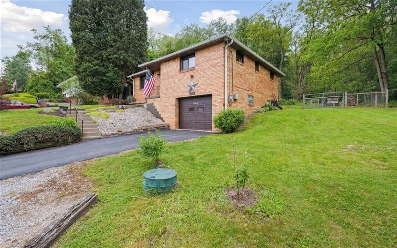 233 Valley Rd, Canonsburg, 15317, 3 Bedrooms Bedrooms, 7 Rooms Rooms,2 BathroomsBathrooms,Residential,For Sale,Valley Rd,1701273