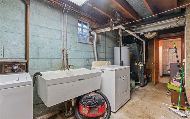 6403 Old William Penn Highway, Eport, 15632, 3 Bedrooms Bedrooms, 9 Rooms Rooms,2 BathroomsBathrooms,Residential,For Sale,Old William Penn Highway,1702587