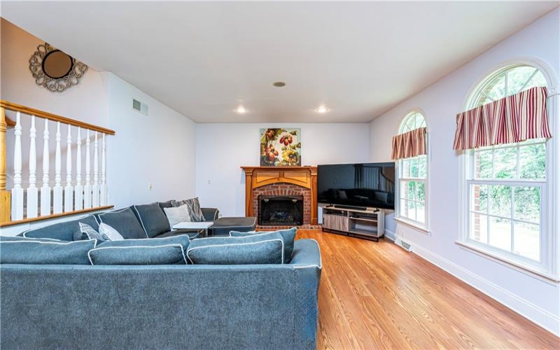 127 Woodhaven Dr, Jeannette, 15644, 4 Bedrooms Bedrooms, 10 Rooms Rooms,4.1 BathroomsBathrooms,Residential,For Sale,Woodhaven Dr,1715724