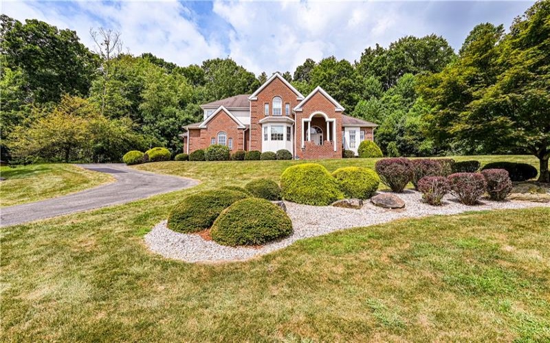 127 Woodhaven Dr, Jeannette, 15644, 4 Bedrooms Bedrooms, 10 Rooms Rooms,4.1 BathroomsBathrooms,Residential,For Sale,Woodhaven Dr,1715724
