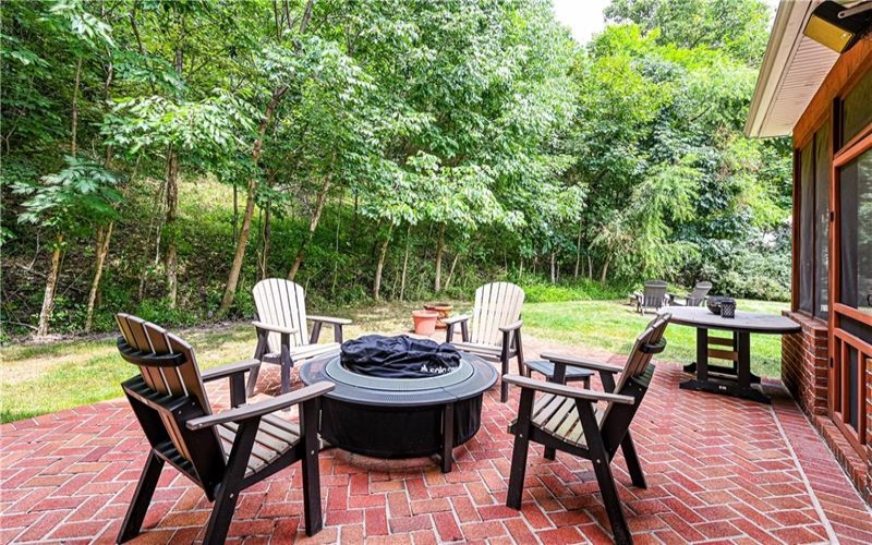127 Woodhaven Dr, Jeannette, 15644, 4 Bedrooms Bedrooms, 10 Rooms Rooms,4.1 BathroomsBathrooms,Residential,For Sale,Woodhaven Dr,1715724