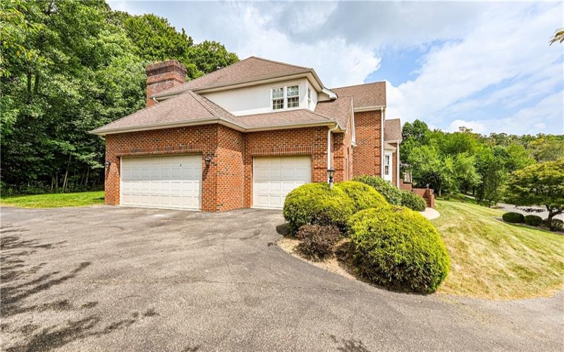 127 Woodhaven Dr, Jeannette, 15644, 4 Bedrooms Bedrooms, 10 Rooms Rooms,4.1 BathroomsBathrooms,Residential,For Sale,Woodhaven Dr,1715724