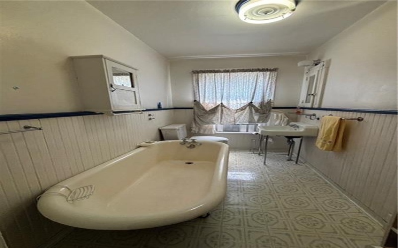 201 Arthur Avenue, Scottdale, 15683, 3 Bedrooms Bedrooms, 7 Rooms Rooms,1 BathroomBathrooms,Residential,For Sale,Arthur Avenue,1715884