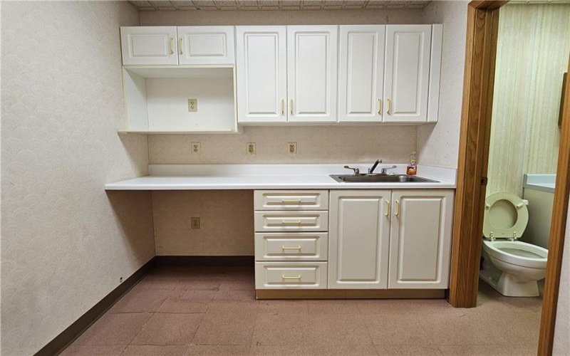 911 Ligonier St. Suite 004, Latrobe, 15650, ,Commercial-industrial-business,For Sale,Ligonier St. Suite 004,1703055