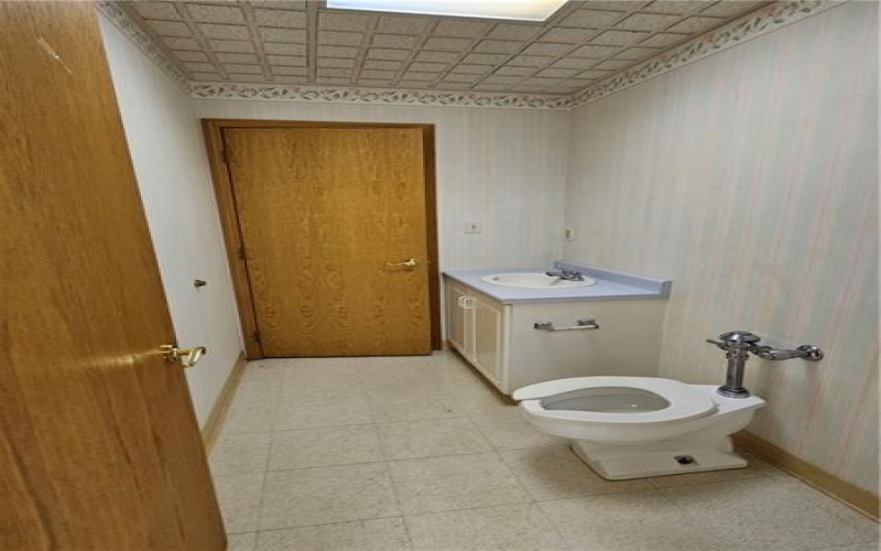 911 Ligonier St. Suite 004, Latrobe, 15650, ,Commercial-industrial-business,For Sale,Ligonier St. Suite 004,1703055