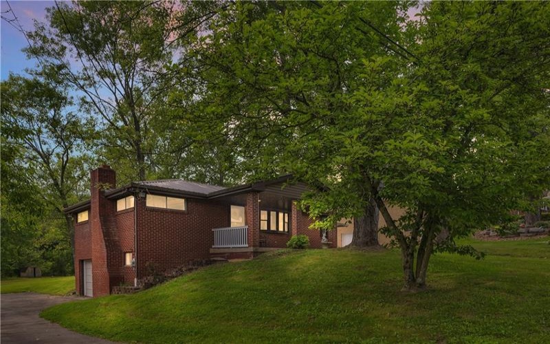 9830 DON DRIVE, Irwin, 15642, 3 Bedrooms Bedrooms, 10 Rooms Rooms,2 BathroomsBathrooms,Residential,For Sale,DON DRIVE,1704964