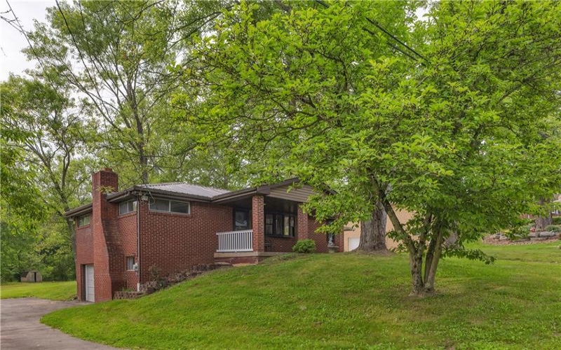 9830 DON DRIVE, Irwin, 15642, 3 Bedrooms Bedrooms, 10 Rooms Rooms,2 BathroomsBathrooms,Residential,For Sale,DON DRIVE,1704964